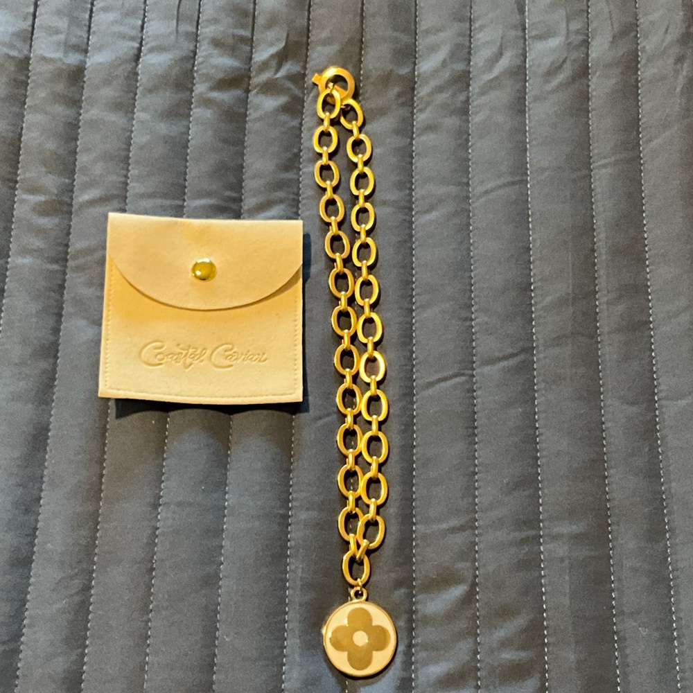 Gold Flower Pendant Necklace